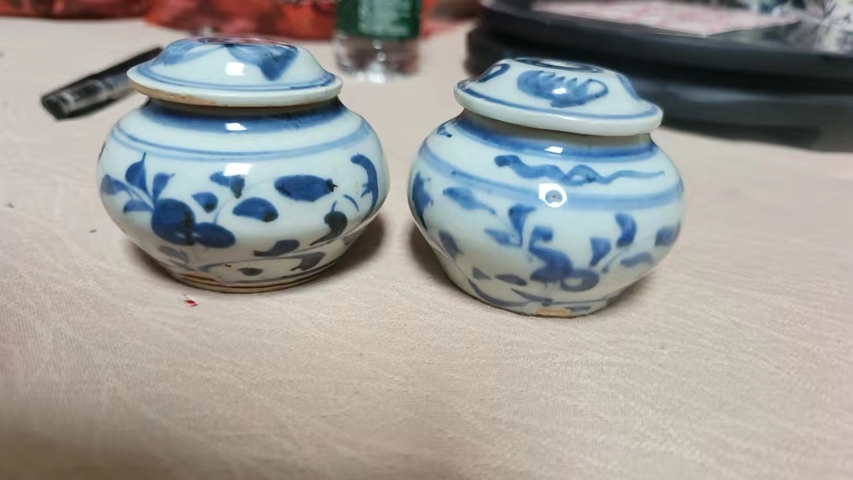 古玩陶瓷青花花卉紋蓋罐真品鑒賞圖