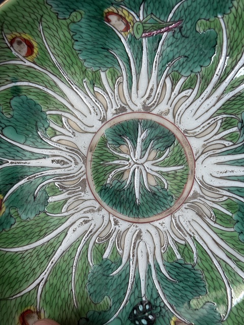 古玩陶瓷粉彩白菜紋盤真品鑒賞圖