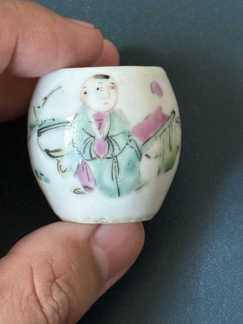 古玩陶瓷晚清·大人物紋粉彩鳥食罐拍賣,當前價格900元