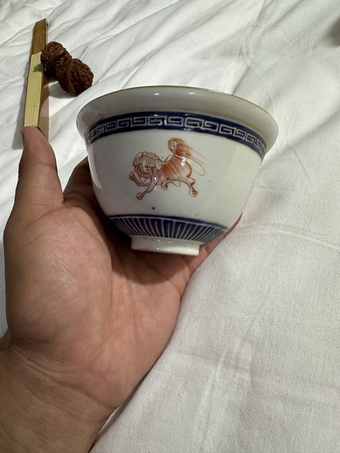 古玩陶瓷料彩礬紅杯真品鑒賞圖