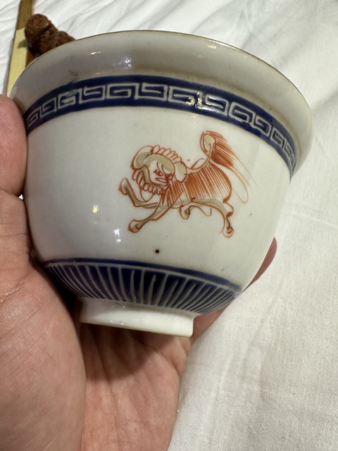 古玩陶瓷料彩礬紅杯真品鑒賞圖