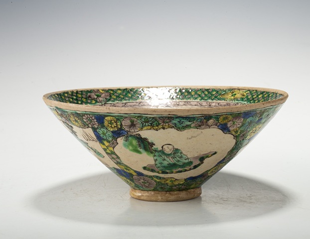 古玩陶瓷素三彩人物瑞獸紋碗真品鑒賞圖