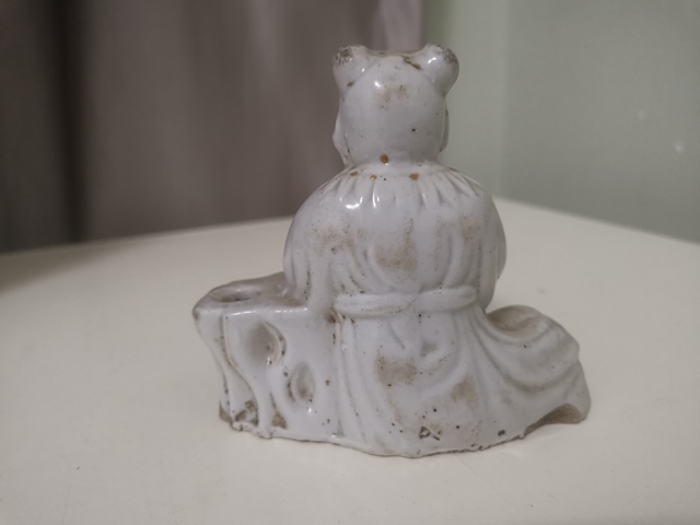 古玩陶瓷解放初期白釉童子筆插真品鑒賞圖