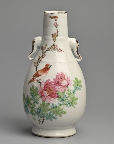 古玩陶瓷淺絳彩花鳥紋象耳瓶真品鑒賞圖