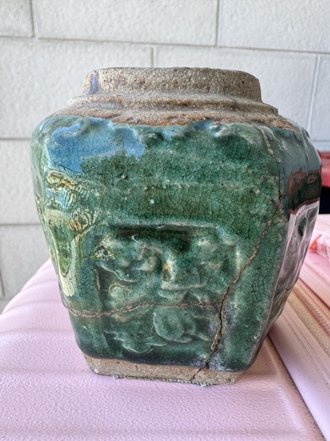 古玩陶瓷綠釉花卉紋罐真品鑒賞圖
