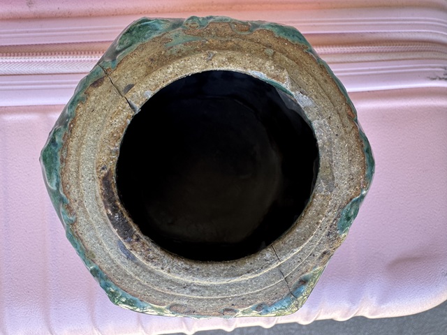 古玩陶瓷綠釉花卉紋罐真品鑒賞圖