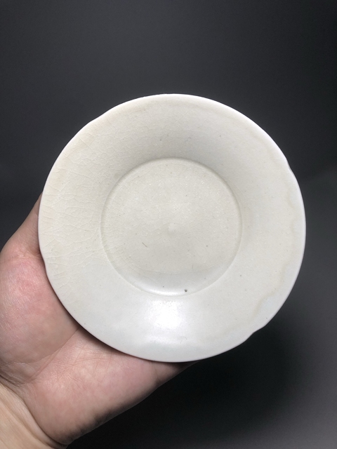 古玩陶瓷明代 白釉花口盤真品鑒賞圖