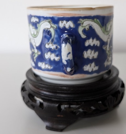 古玩陶瓷粉彩雙龍戲珠紋把杯真品鑒賞圖