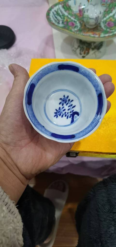 古玩陶瓷青花仕女人物茶杯真品鑒賞圖