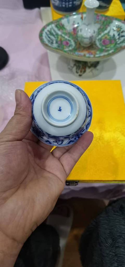 古玩陶瓷青花仕女人物茶杯真品鑒賞圖