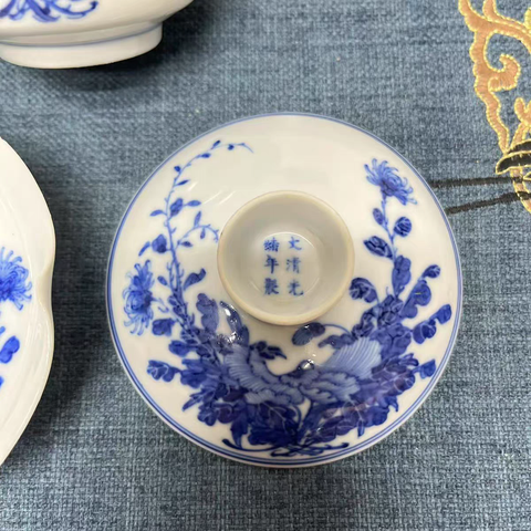 古玩陶瓷清光緒青花花卉紋蓋碗一組真品鑒賞圖