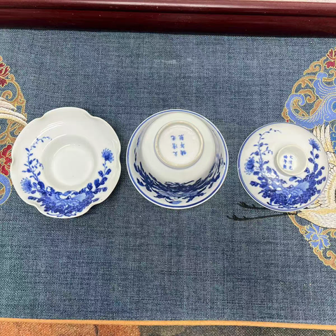 古玩陶瓷清光緒青花花卉紋蓋碗一組真品鑒賞圖
