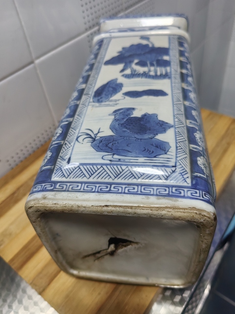 古玩陶瓷花卉紋青花瓶真品鑒賞圖