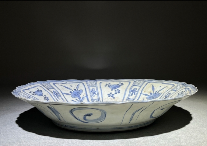 古玩陶瓷萬歷青花花鳥盤真品鑒賞圖