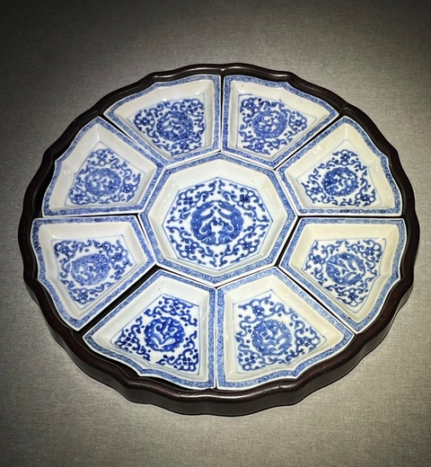 古玩陶瓷龍紋青花九攢盤真品鑒賞圖