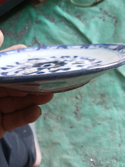 古玩陶瓷花卉紋青花盤真品鑒賞圖