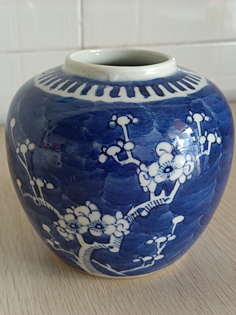 古玩陶瓷青花留白冰梅紋罐真品鑒賞圖