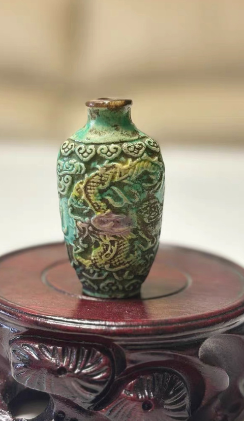古玩陶瓷龍鳳紋鼻煙壺真品鑒賞圖