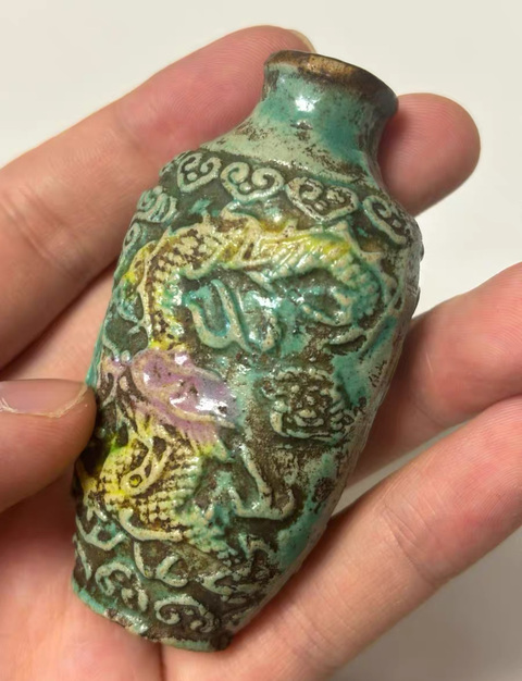 古玩陶瓷龍鳳紋鼻煙壺真品鑒賞圖
