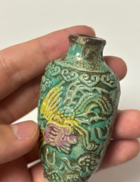 古玩陶瓷龍鳳紋鼻煙壺真品鑒賞圖