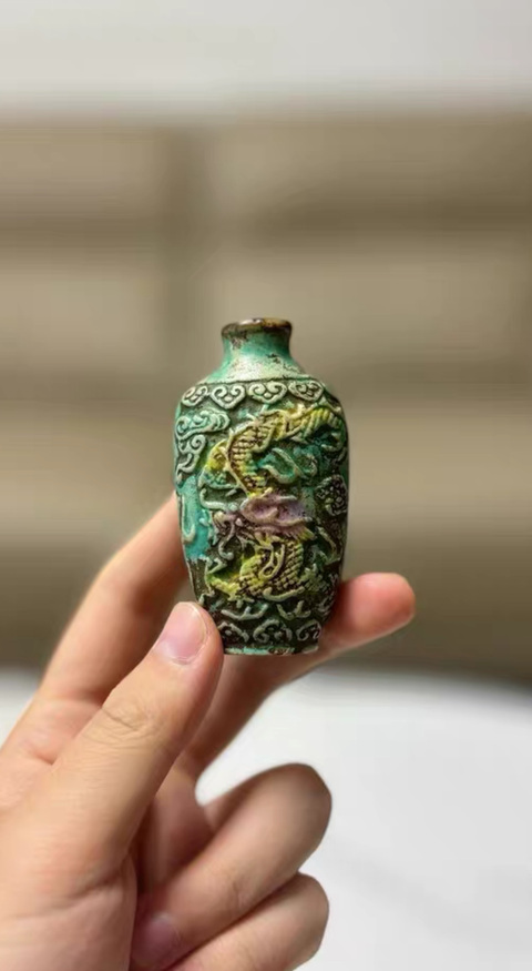 古玩陶瓷龍鳳紋鼻煙壺真品鑒賞圖