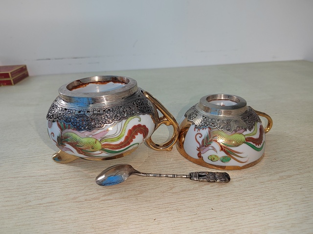 古玩陶瓷龍鳳紋執(zhí)杯真品鑒賞圖