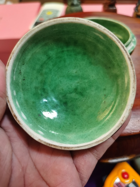 古玩陶瓷綠釉蓋盒真品鑒賞圖