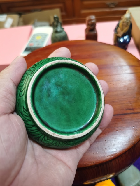 古玩陶瓷綠釉蓋盒真品鑒賞圖