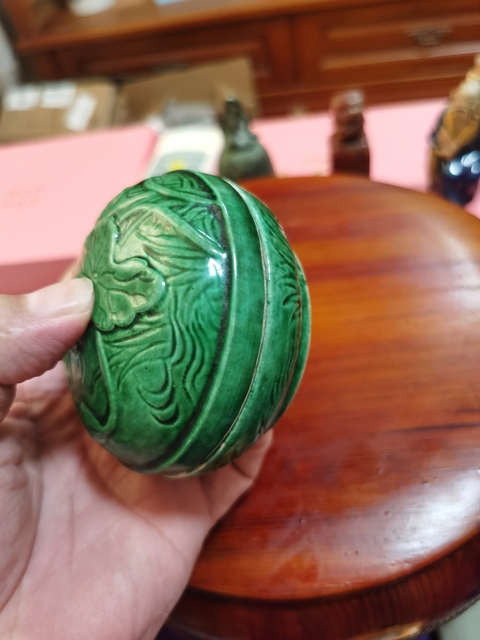 古玩陶瓷綠釉蓋盒真品鑒賞圖