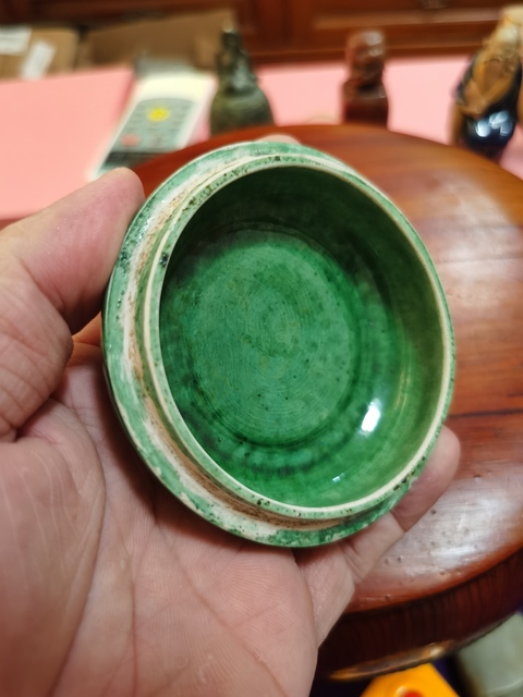古玩陶瓷綠釉蓋盒真品鑒賞圖