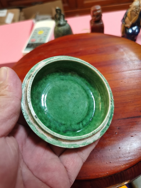 古玩陶瓷綠釉蓋盒真品鑒賞圖