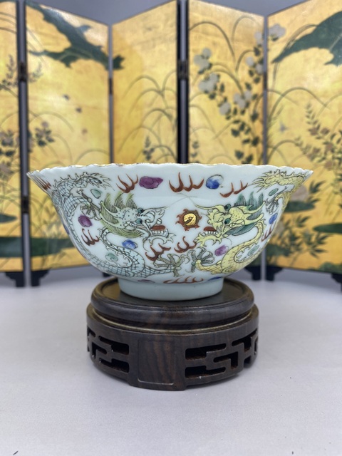 古玩陶瓷晚清民國時期 粉彩趕珠龍紋花口碗拍賣,當(dāng)前價格2777元