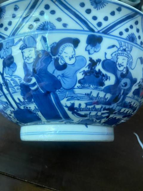 古玩陶瓷憑圖看清雍正青花八蠻進寶圖碗真品鑒賞圖
