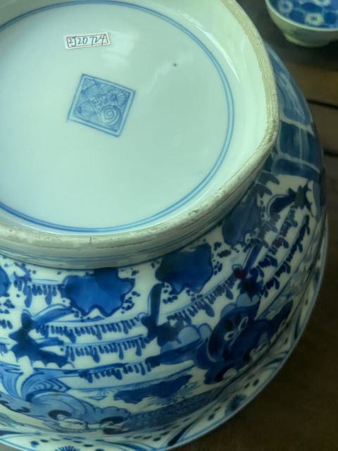 古玩陶瓷憑圖看清雍正青花八蠻進寶圖碗真品鑒賞圖