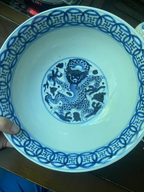 古玩陶瓷憑圖看清雍正青花八蠻進寶圖碗真品鑒賞圖