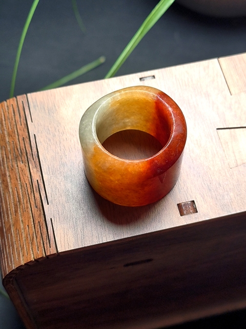 古玩玉器清代翡翠雕“素紋扳指”拍賣,當(dāng)前價格1900元