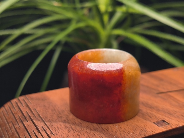 古玩玉器清代翡翠雕“素紋扳指”拍賣,當(dāng)前價格1900元