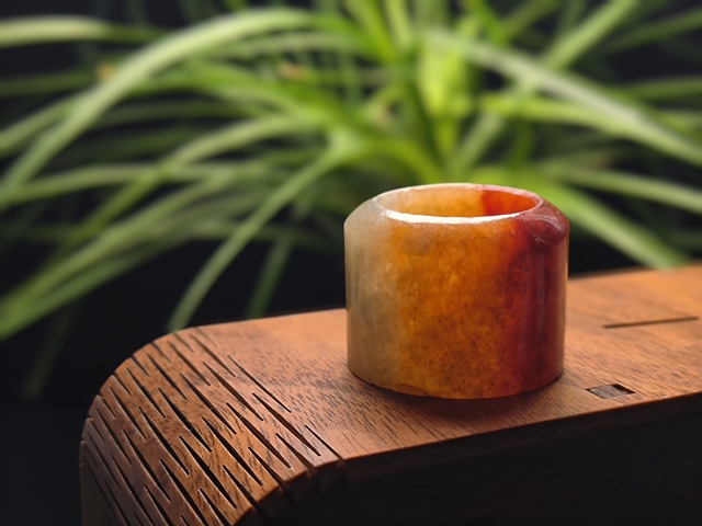古玩玉器清代翡翠雕“素紋扳指”拍賣,當(dāng)前價格1900元