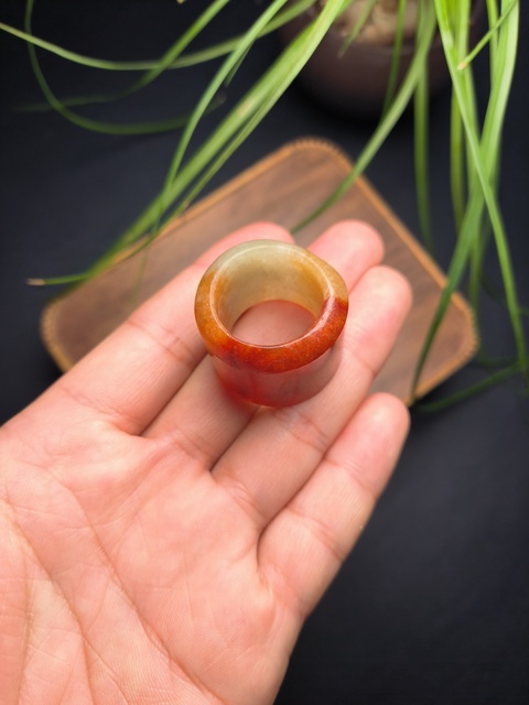 古玩玉器清代翡翠雕“素紋扳指”拍賣,當(dāng)前價格1900元