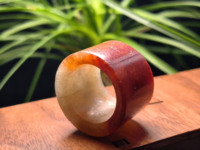 古玩玉器清代翡翠雕“素紋扳指”拍賣,當(dāng)前價格1900元