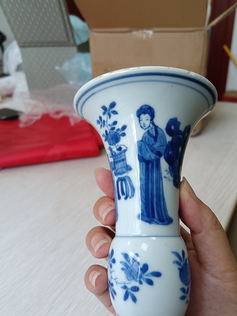 古玩陶瓷仕女花卉紋青花花觚真品鑒賞圖