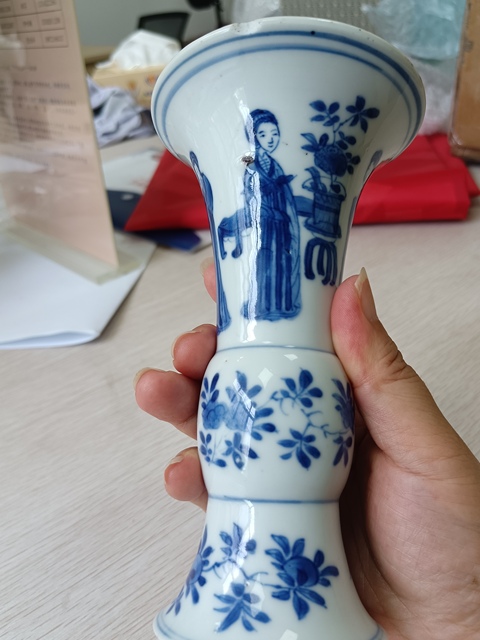古玩陶瓷仕女花卉紋青花花觚真品鑒賞圖