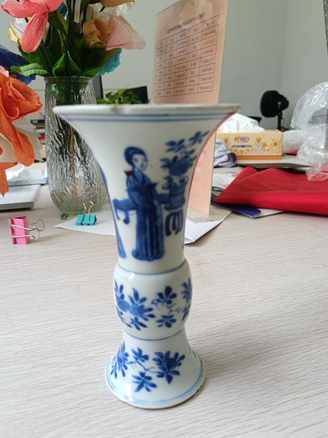 古玩陶瓷仕女花卉紋青花花觚真品鑒賞圖