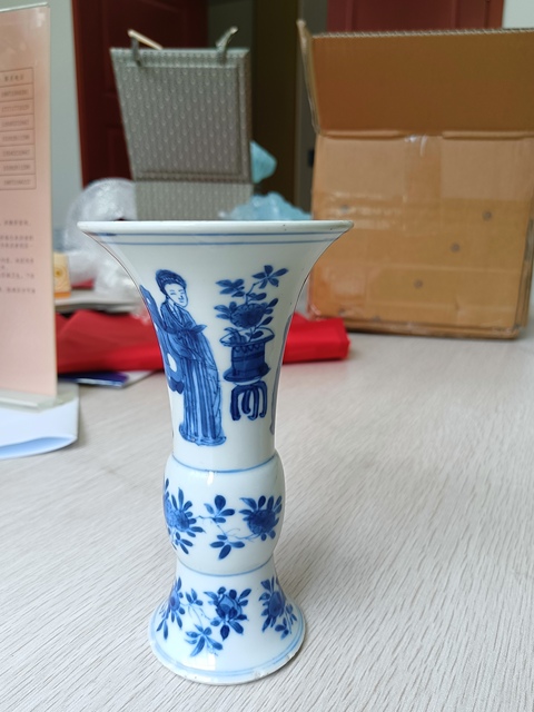 古玩陶瓷仕女花卉紋青花花觚真品鑒賞圖