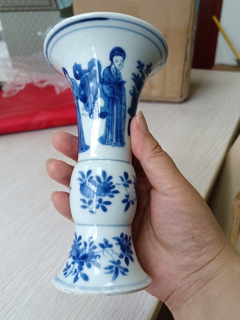 古玩陶瓷仕女花卉紋青花花觚真品鑒賞圖