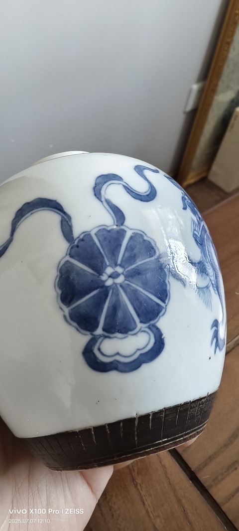 古玩陶瓷青花鐵銹釉飄帶繡球獅子紋罐真品鑒賞圖