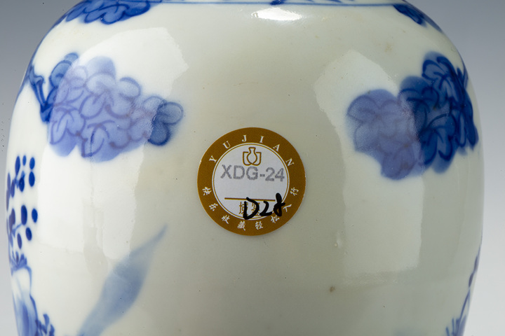 古玩陶瓷清晚·青花仕女教子圖瓶真品鑒賞圖