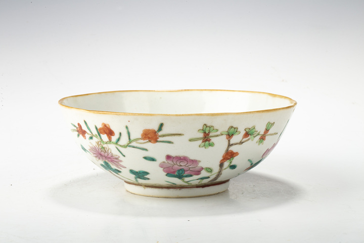 古玩陶瓷清晚·粉彩四時花卉紋碗真品鑒賞圖