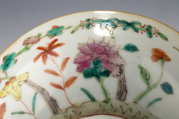 古玩陶瓷清晚·粉彩四時花卉紋碗真品鑒賞圖