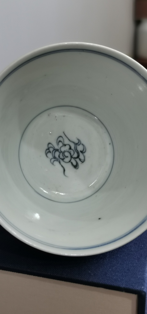 古玩陶瓷花卉紋青花杯真品鑒賞圖